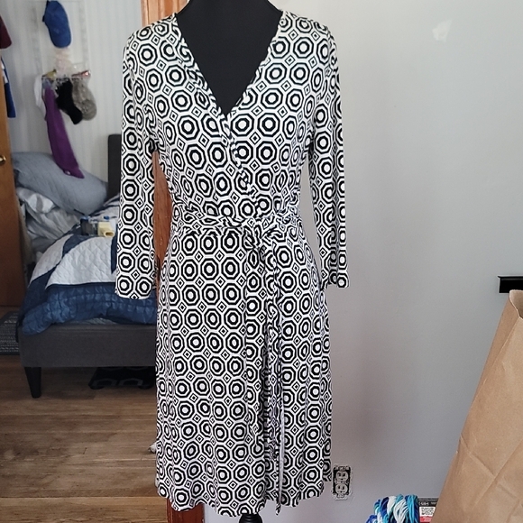Cynthia Rowley Black and White Wrap Dress with  Long Sleeves - Picture 1 of 11